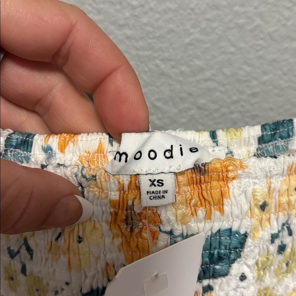 Moodie Yellow Sunflower Floral Smocked Blouse Size: XS NWT - Picture 3 of 5